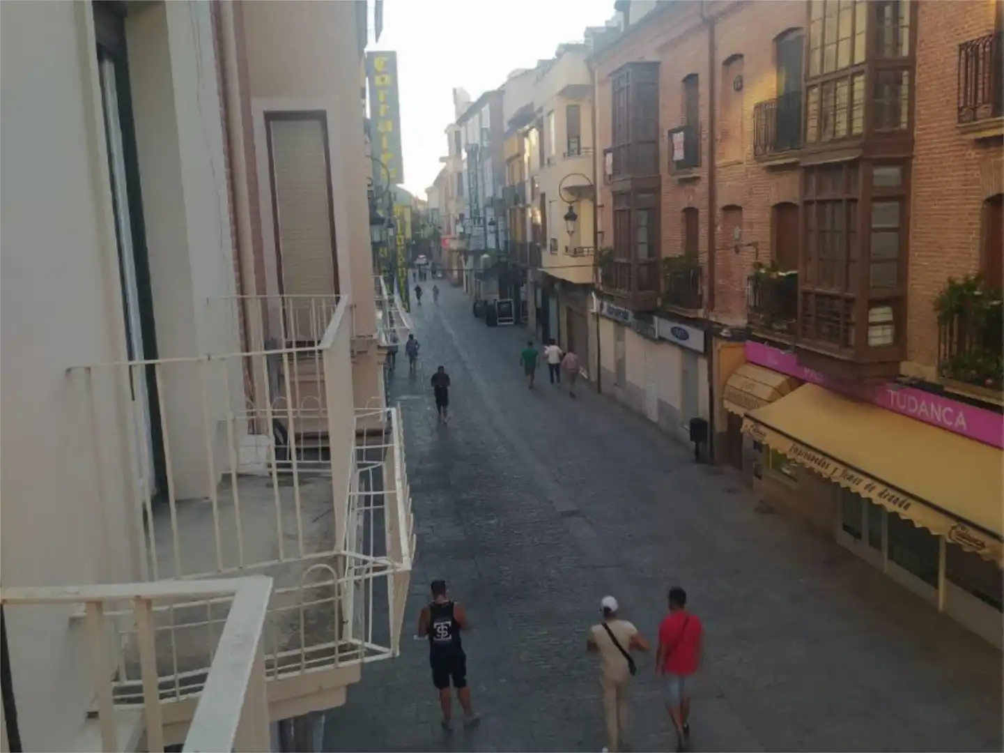 Piso en venta en Plaza Constitución, 6, Centro Vista exterior de Piso en venta en Aranda de Duero con Calefacción y Balcón