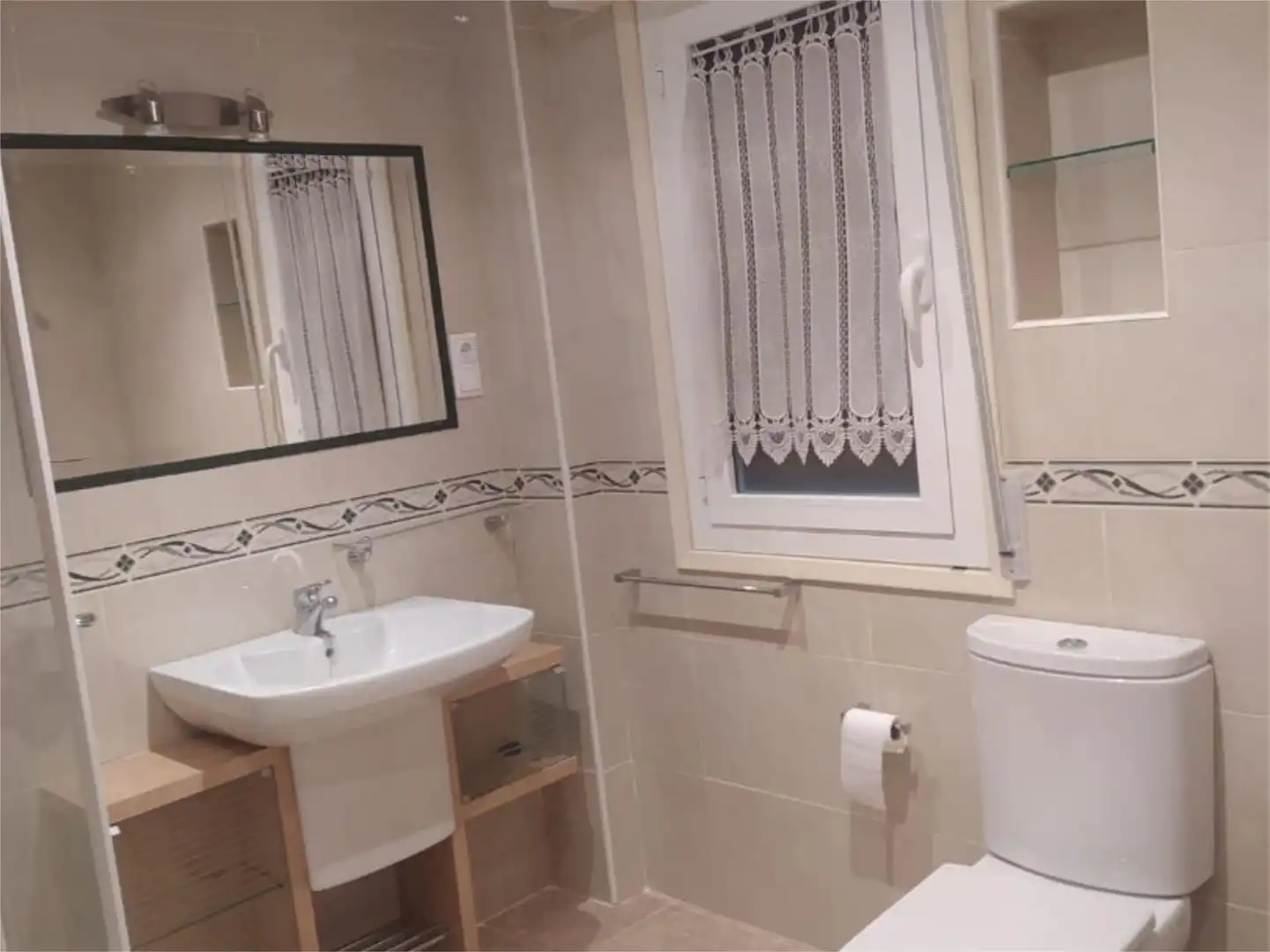 Piso en venta en Plaza Constitución, 6, Centro Baño de Piso en venta en Aranda de Duero con Calefacción y Balcón