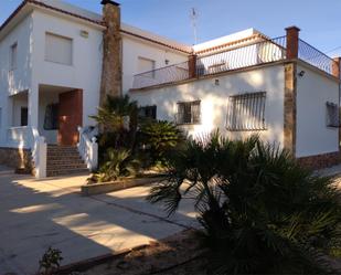 Exterior view of House or chalet for sale in La Pobla de Vallbona  with Terrace, Swimming Pool and Balcony