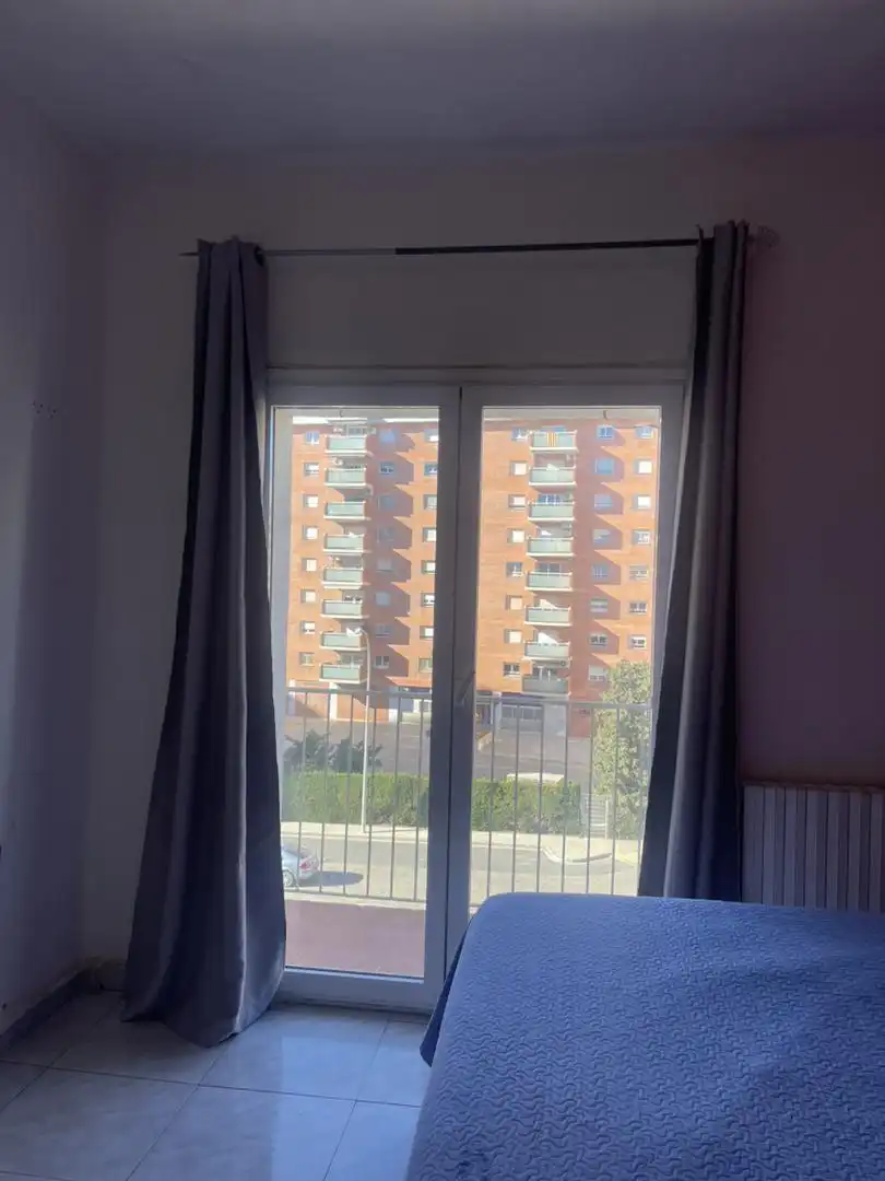 Habitación de Piso para compartir en Lleida con Amueblado, Horno y Microondas