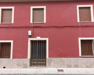 Vista exterior de Casa adosada en venda en Paredes de Nava amb Terrassa i Balcó