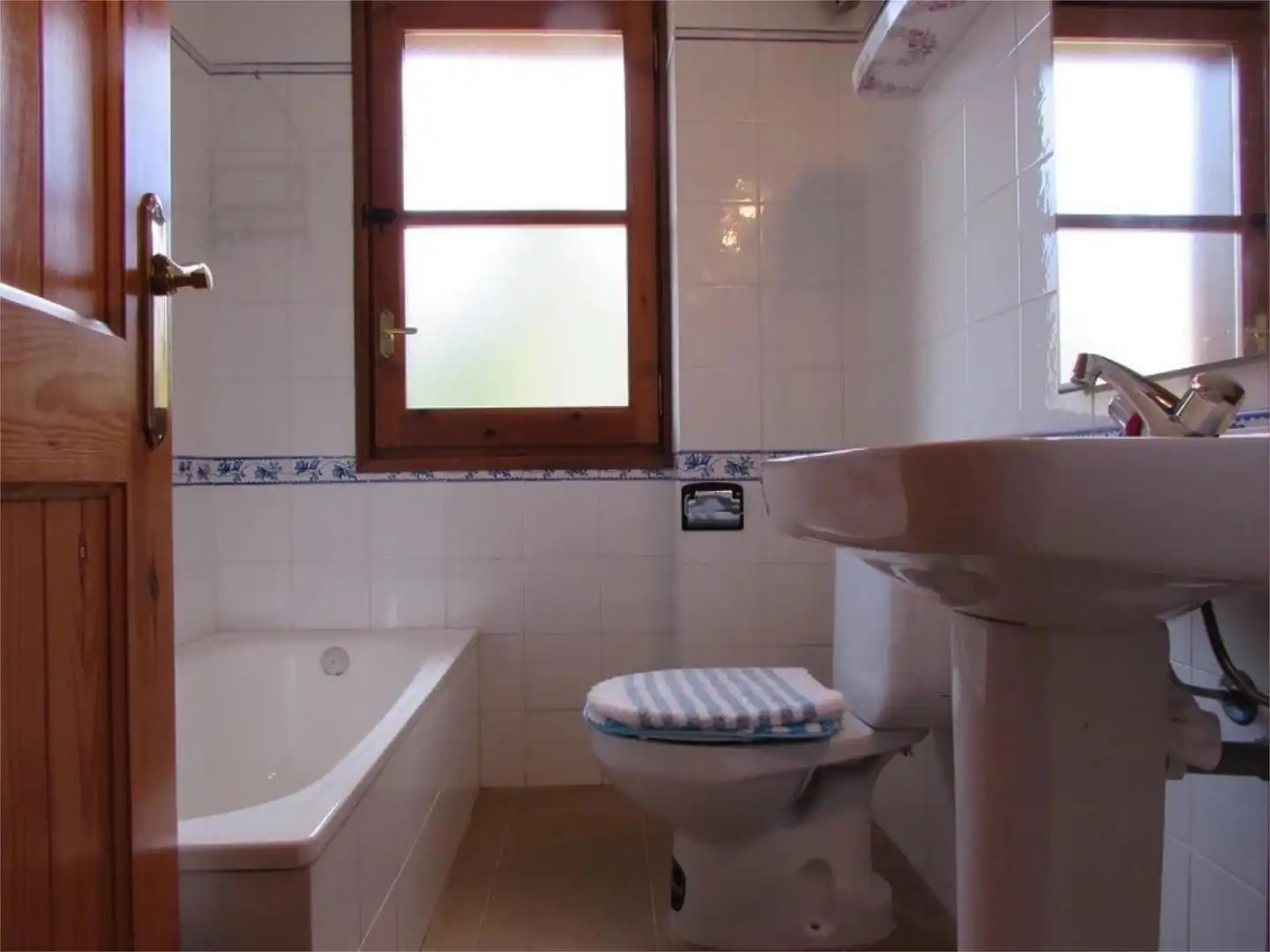Baño de Piso de alquiler en La Coma i la Pedra con Calefacción, Jardín privado y Terraza