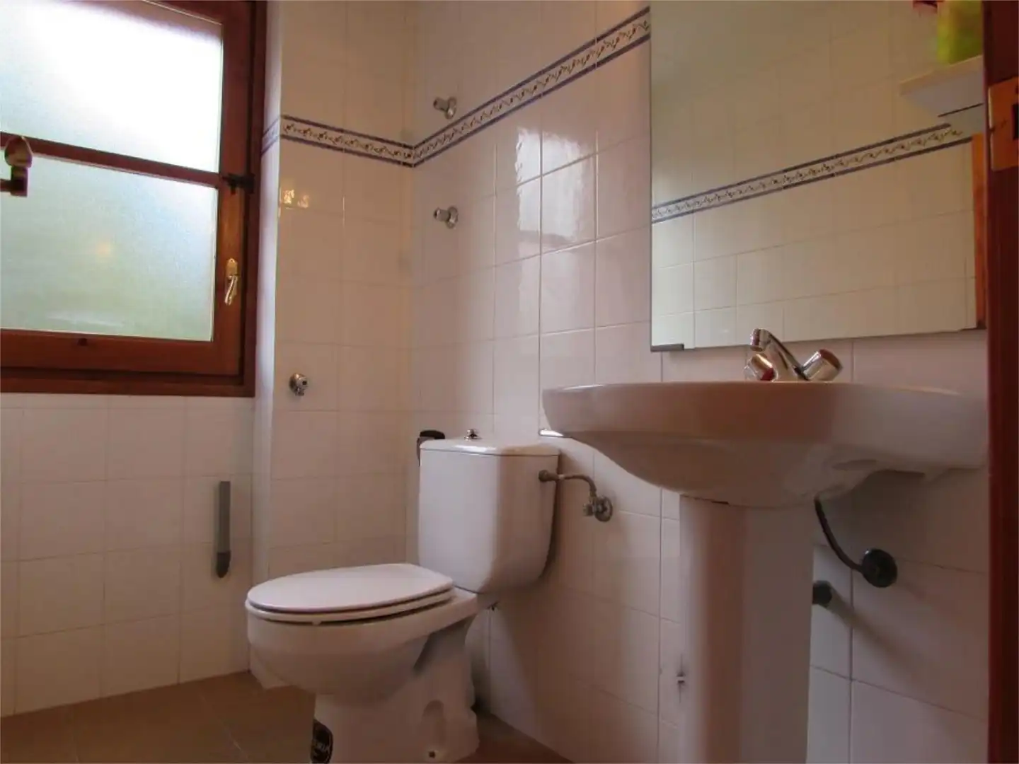 Baño de Piso de alquiler en La Coma i la Pedra con Calefacción, Jardín privado y Terraza