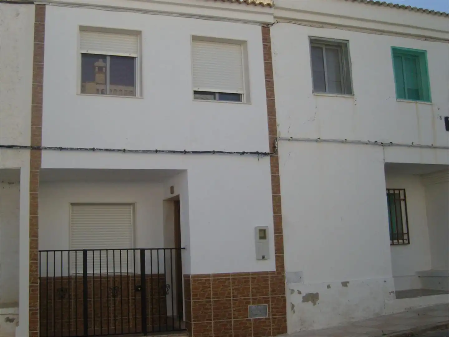 Casa adosada en venta en Calle Jaen, 47, Villatorres Vista exterior de Casa adosada en venta en Villatorres con Aire acondicionado, Terraza y Trastero