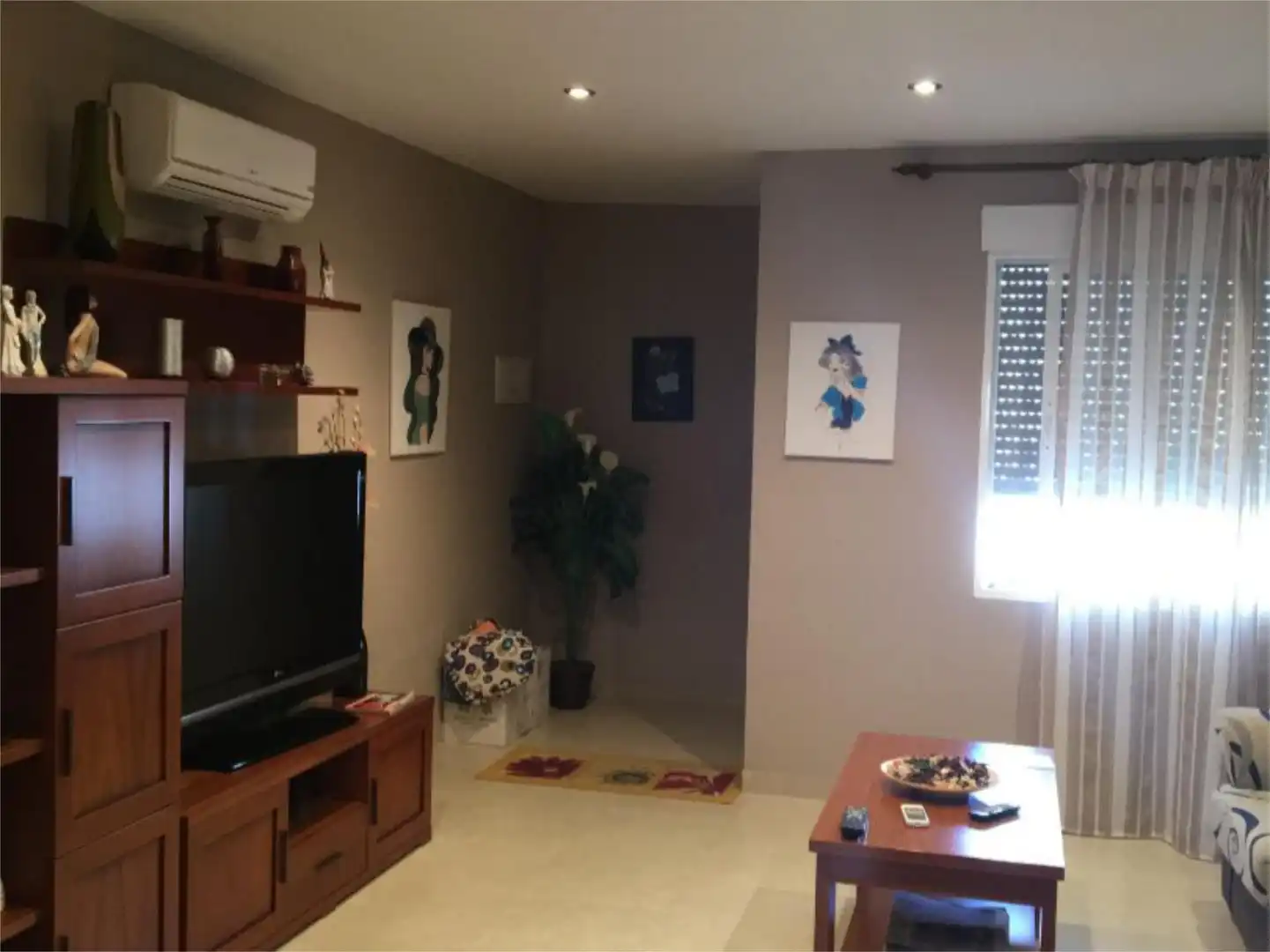 Casa adosada en venta en Calle Jaen, 47, Villatorres Sala de estar de Casa adosada en venta en Villatorres con Aire acondicionado, Terraza y Trastero