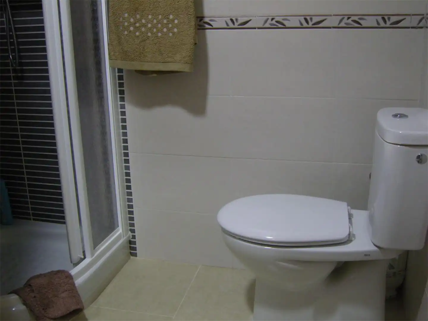 Casa adosada en venta en Calle Jaen, 47, Villatorres Baño de Casa adosada en venta en Villatorres con Aire acondicionado, Terraza y Trastero