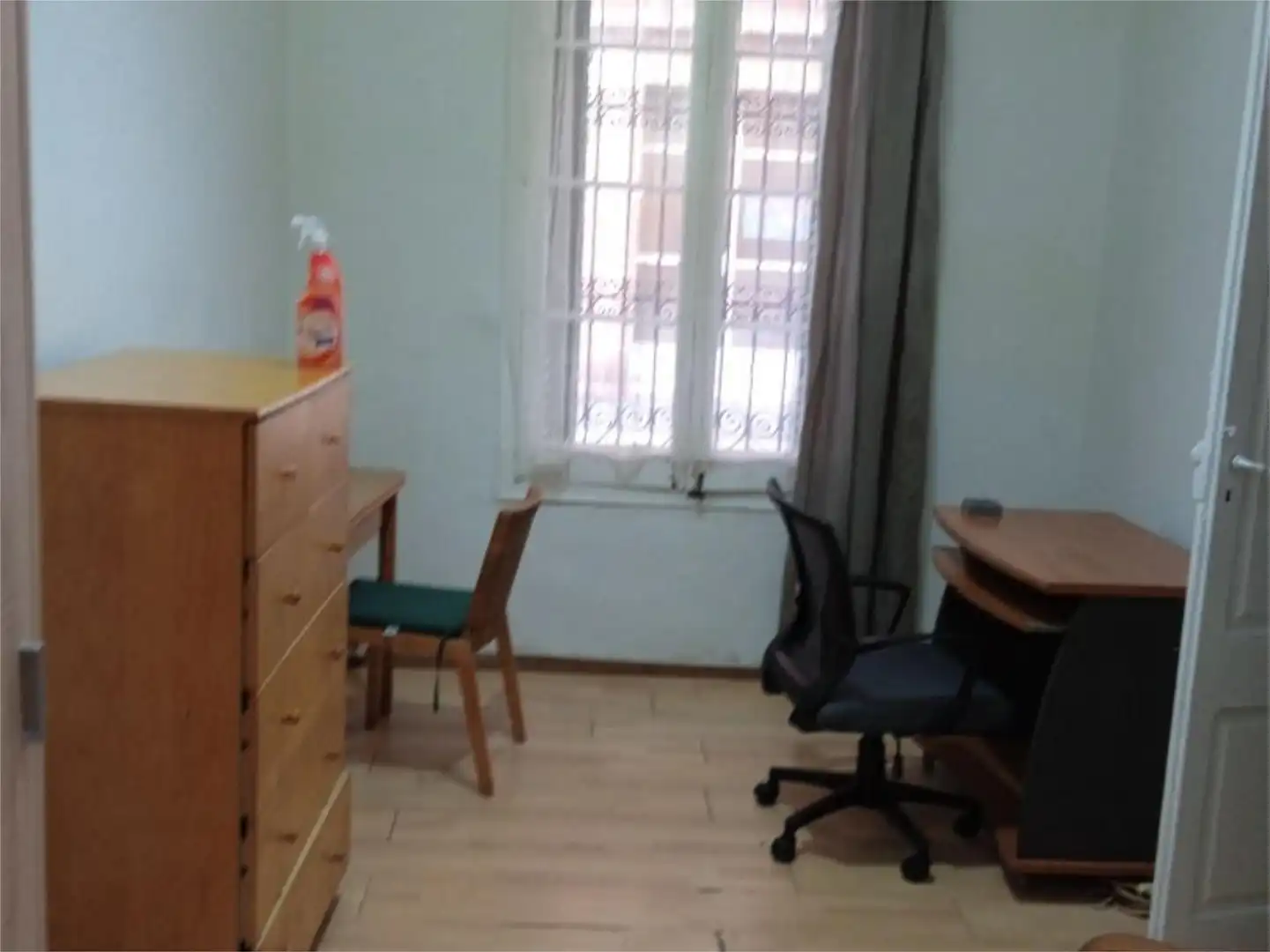 Habitación en Carrer d'Alcolea, 91, Sants Habitación de Piso para compartir en Barcelona con Parquet y Amueblado