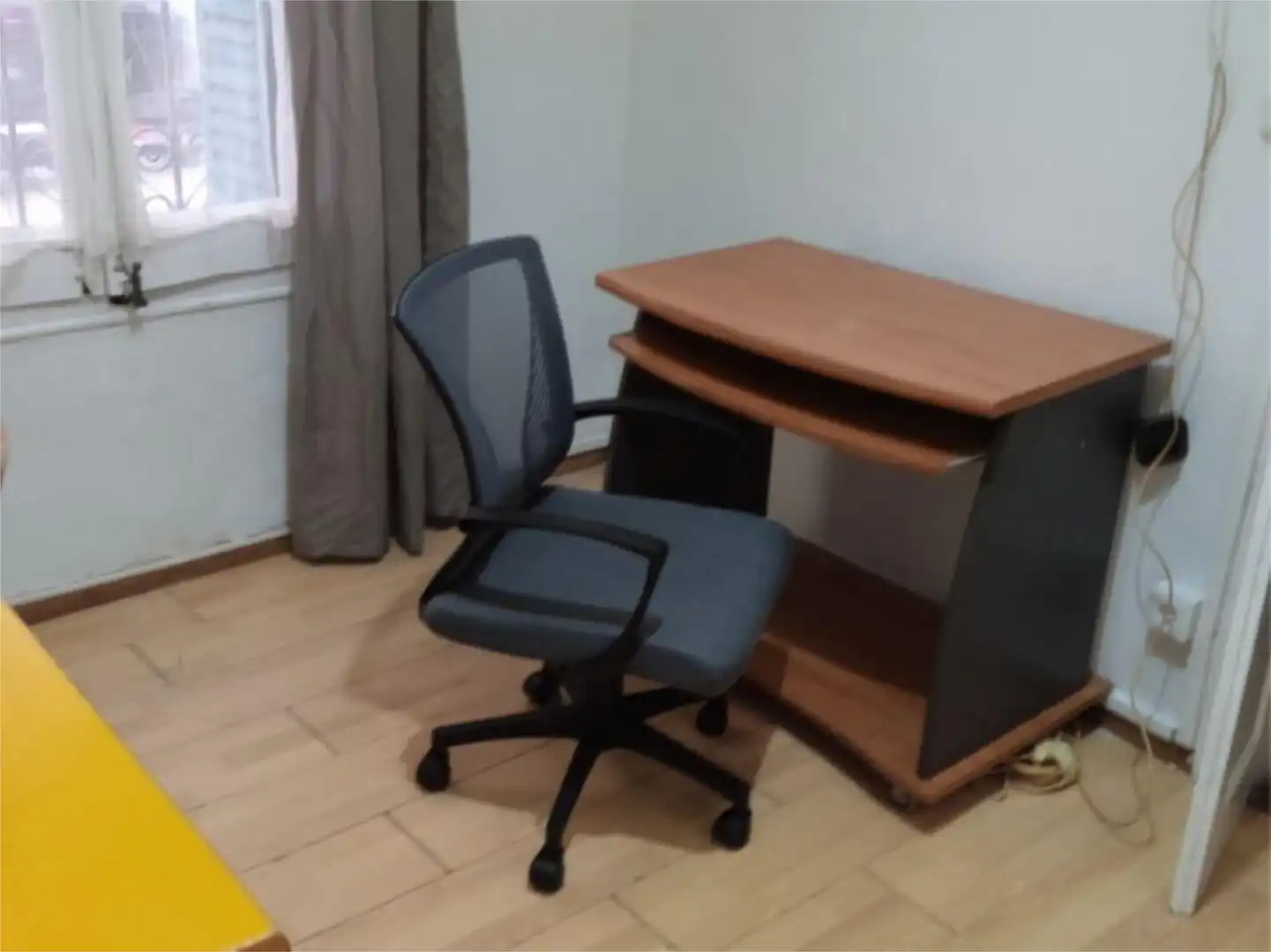 Habitación en Carrer d'Alcolea, 91, Sants Habitación de Piso para compartir en Barcelona con Parquet y Amueblado