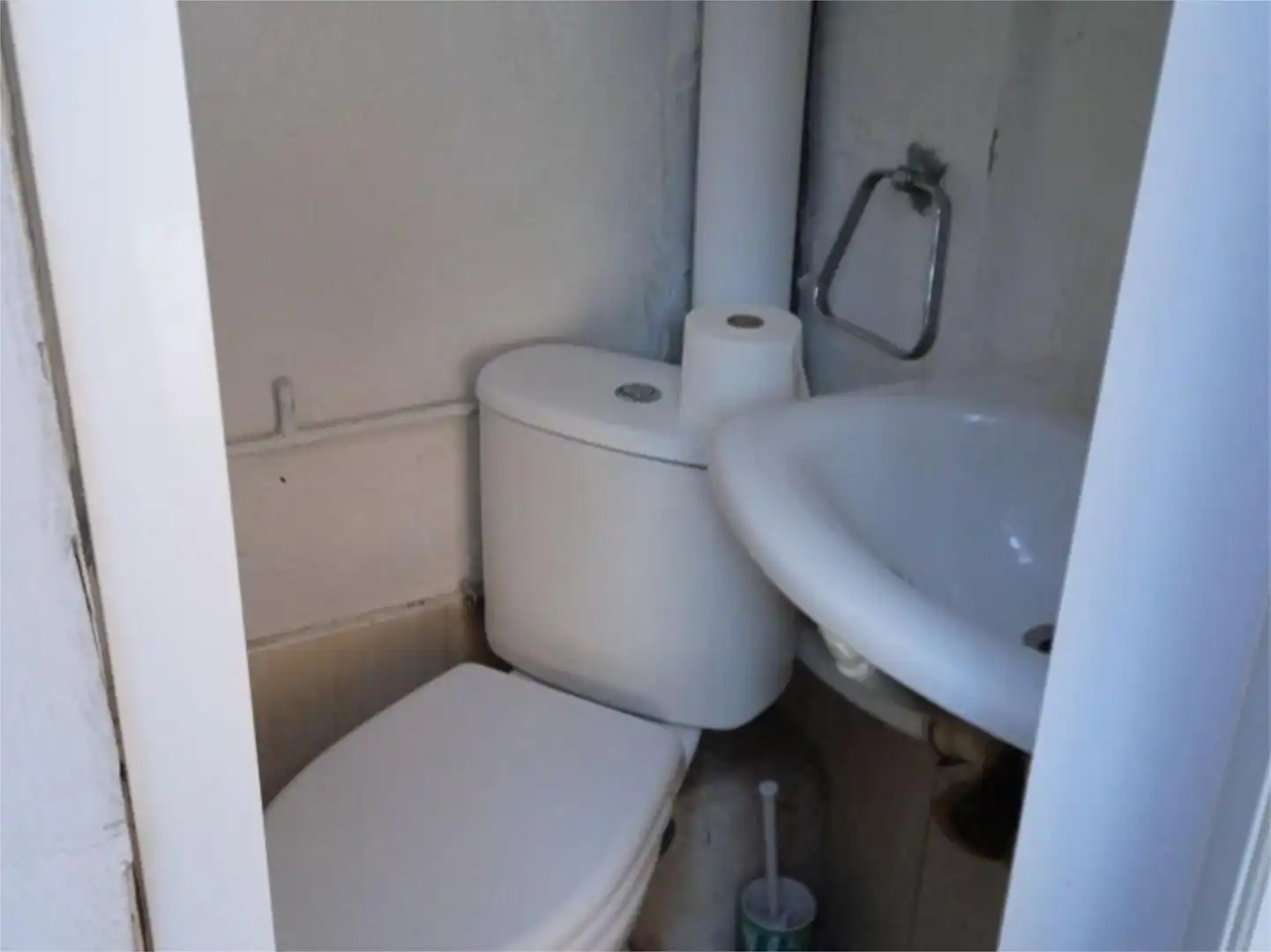Habitación en Carrer d'Alcolea, 91, Sants Baño de Piso para compartir en Barcelona con Parquet y Amueblado