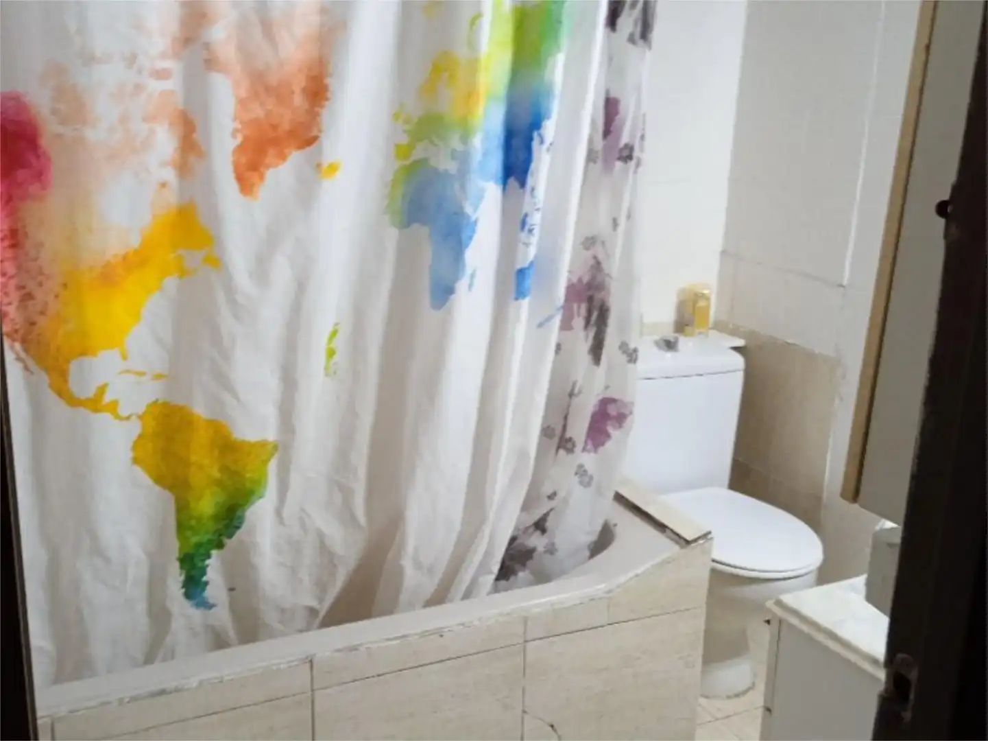 Habitación en Carrer d'Alcolea, 91, Sants Baño de Piso para compartir en Barcelona con Parquet y Amueblado