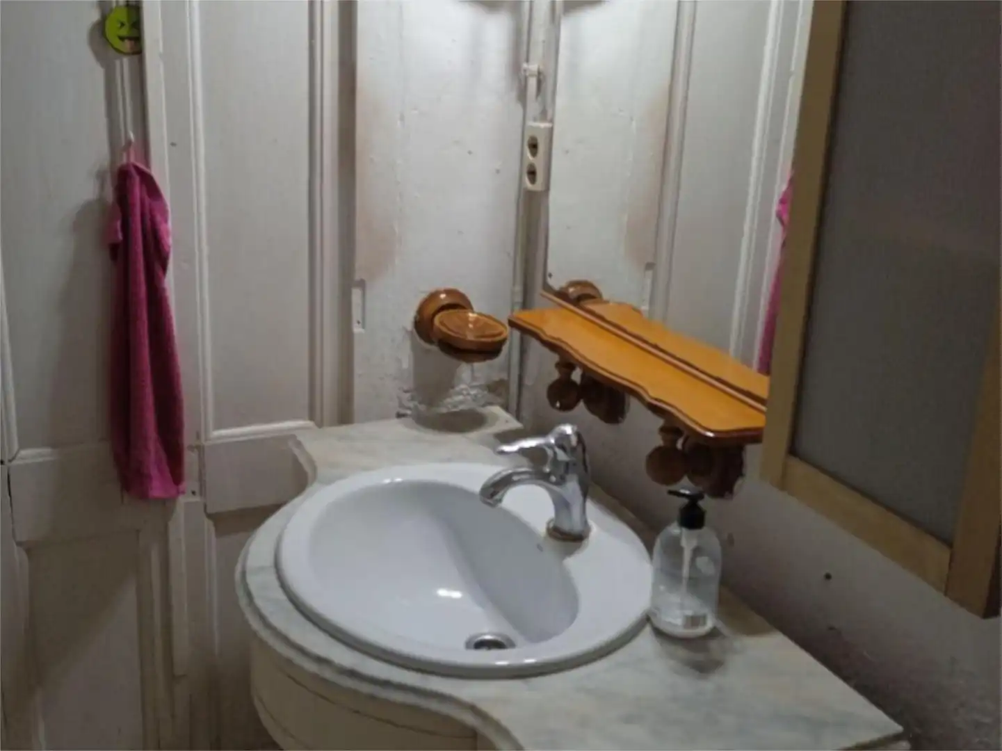 Habitación en Carrer d'Alcolea, 91, Sants Baño de Piso para compartir en Barcelona con Parquet y Amueblado