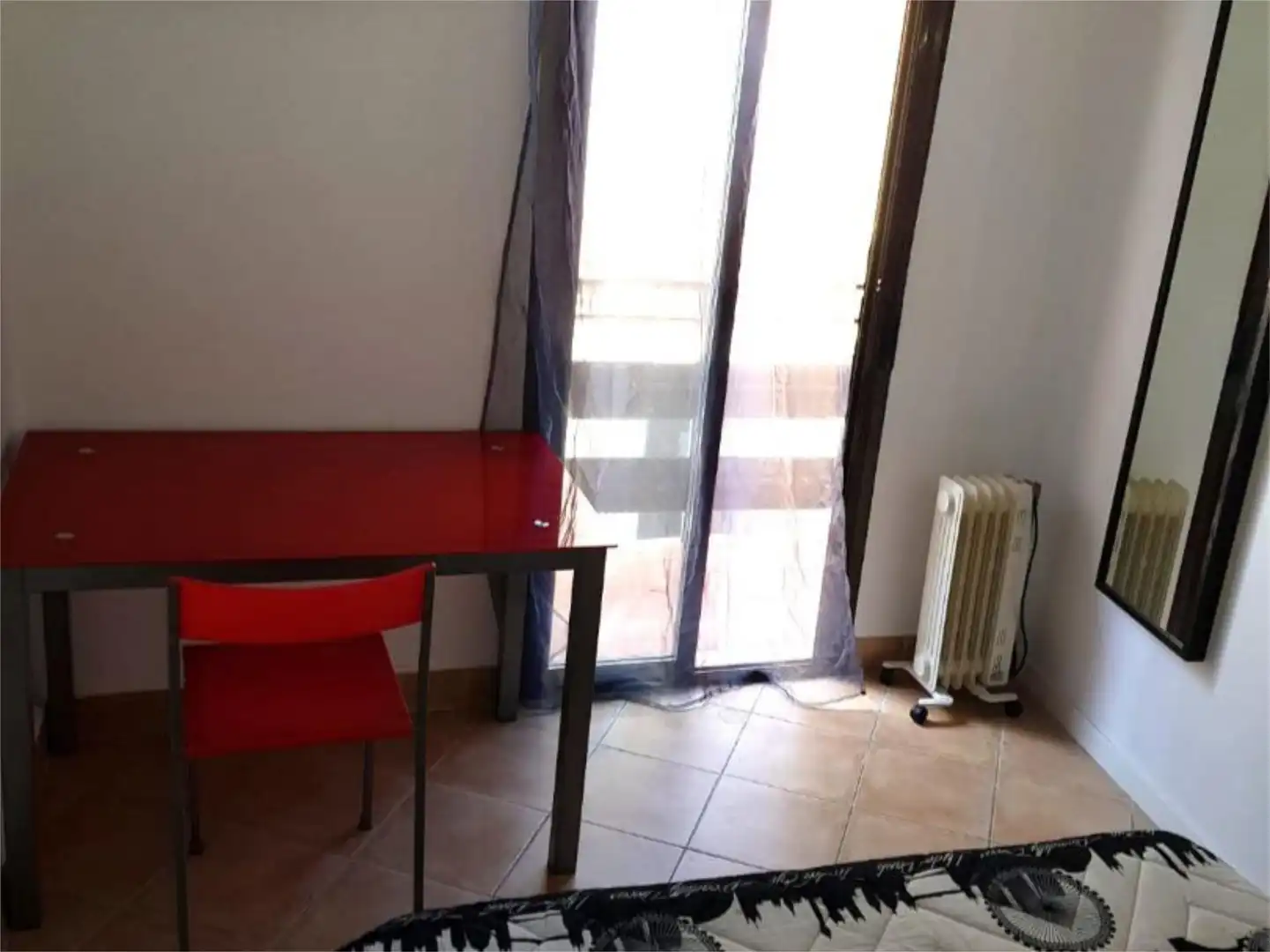 Room in Carrer Pintor Josep Segrelles, 21, Oliva pueblo Room in Carrer Pintor Josep Segrelles, 21, Oliva pueblo