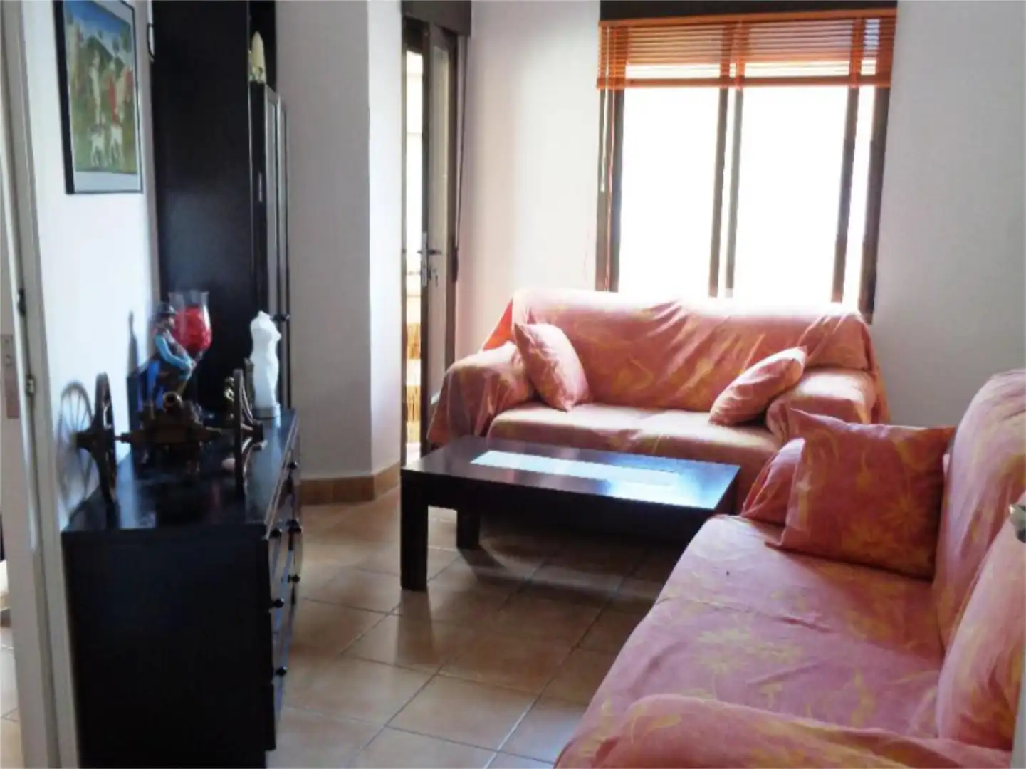 Room in Carrer Pintor Josep Segrelles, 21, Oliva pueblo Room in Carrer Pintor Josep Segrelles, 21, Oliva pueblo