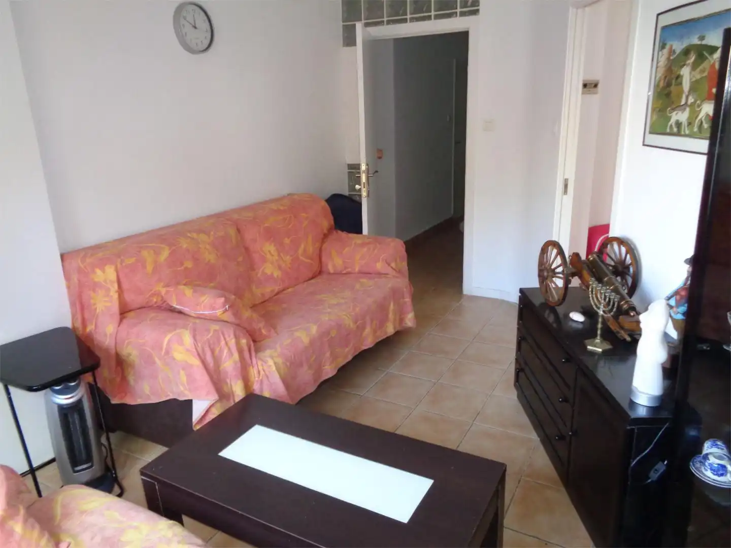 Room in Carrer Pintor Josep Segrelles, 21, Oliva pueblo Room in Carrer Pintor Josep Segrelles, 21, Oliva pueblo