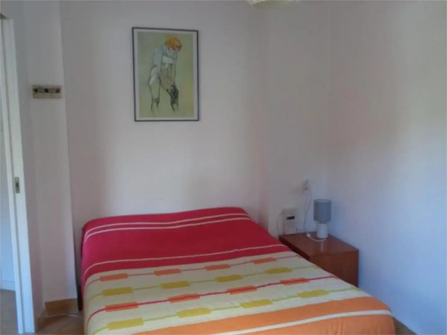 Room in Carrer Pintor Josep Segrelles, 21, Oliva pueblo Room in Carrer Pintor Josep Segrelles, 21, Oliva pueblo