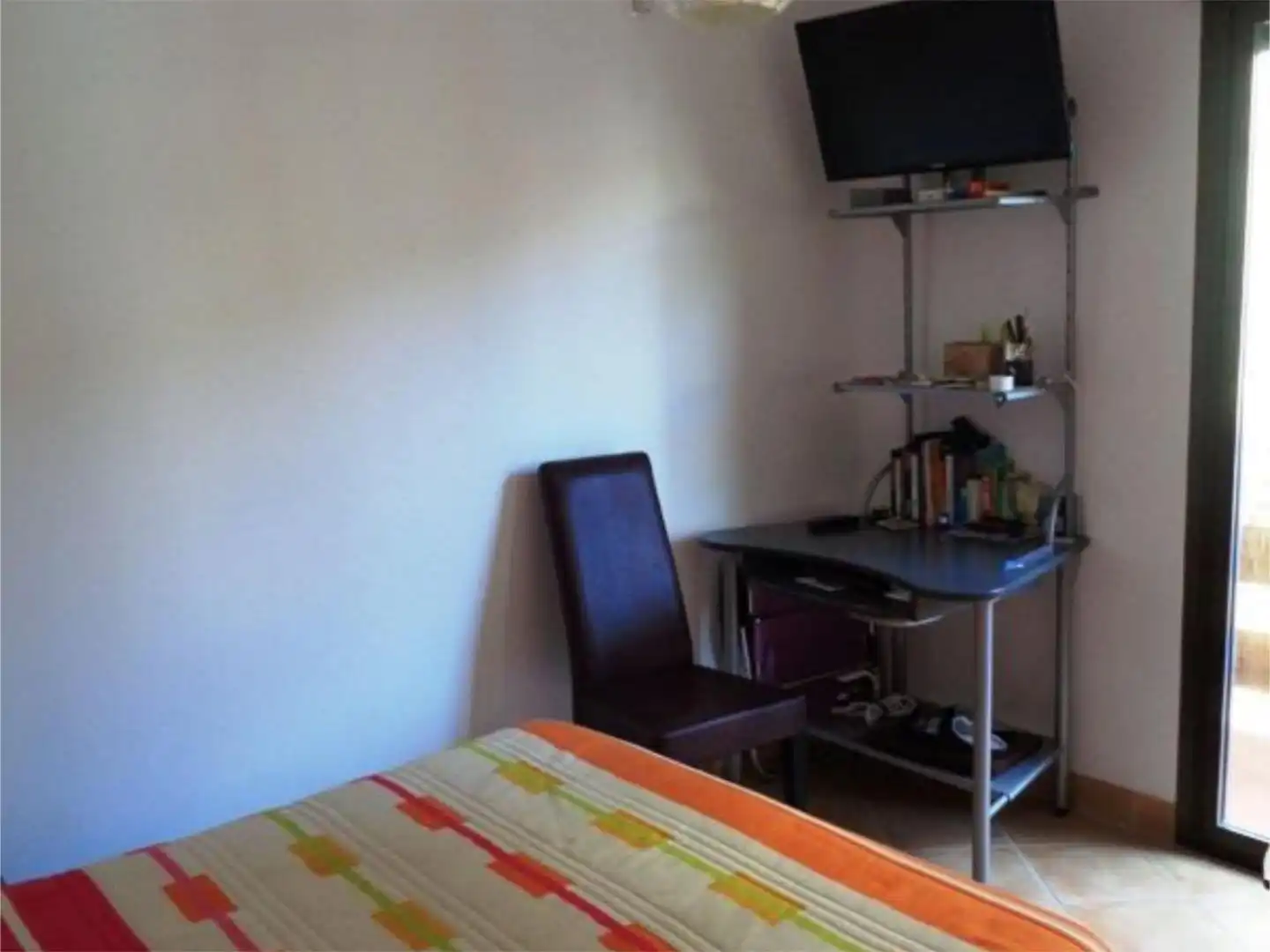 Room in Carrer Pintor Josep Segrelles, 21, Oliva pueblo Room in Carrer Pintor Josep Segrelles, 21, Oliva pueblo