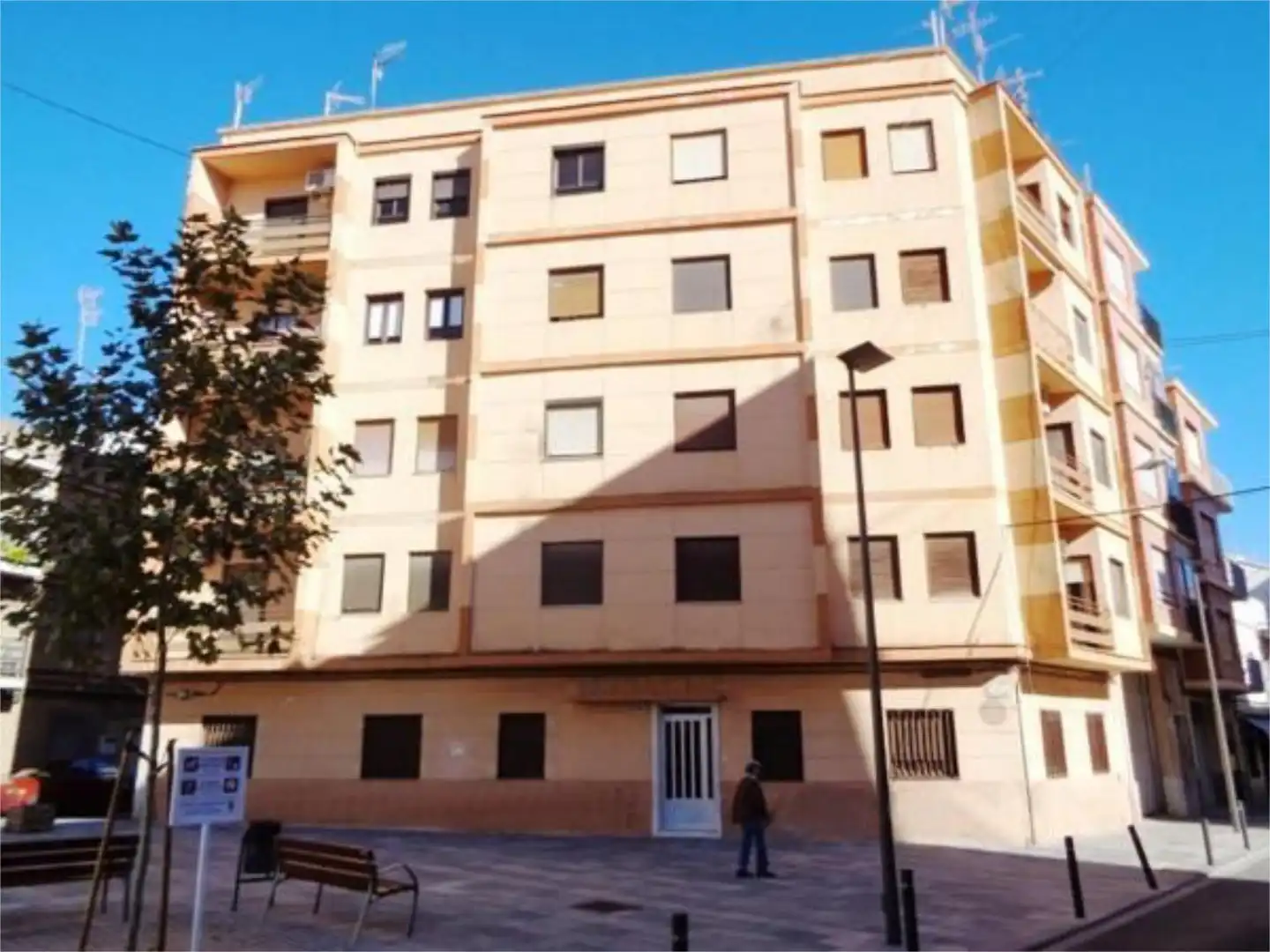 Room in Carrer Pintor Josep Segrelles, 21, Oliva pueblo Room in Carrer Pintor Josep Segrelles, 21, Oliva pueblo