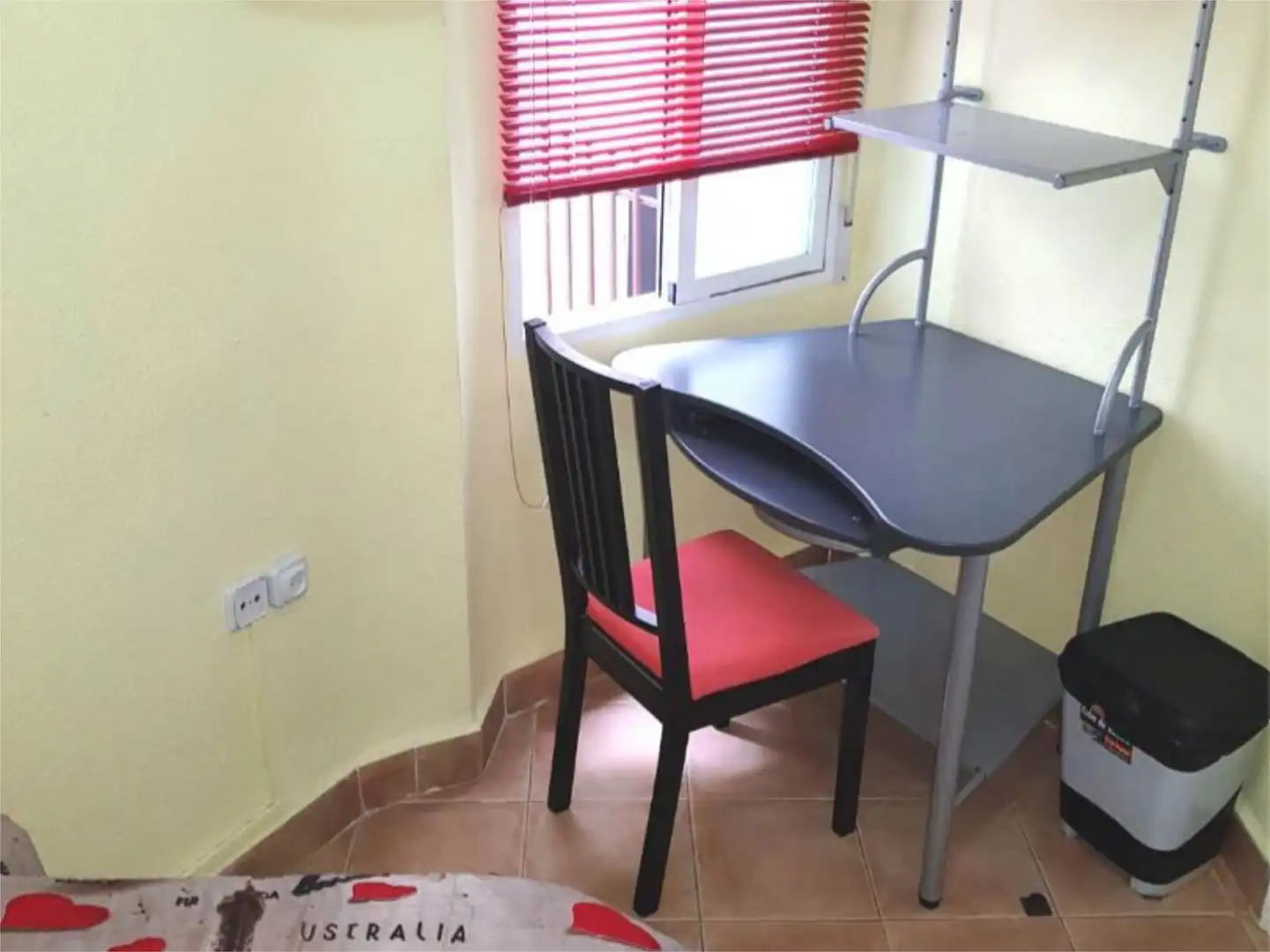 Room in Carrer Pintor Josep Segrelles, 21, Oliva pueblo Room in Carrer Pintor Josep Segrelles, 21, Oliva pueblo