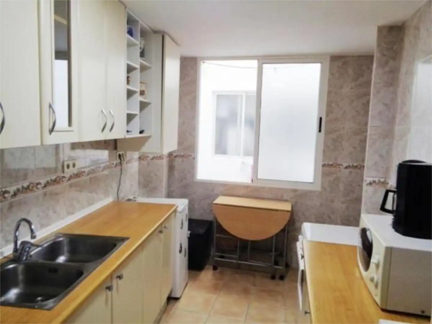 Room in Carrer Pintor Josep Segrelles, 21, Oliva pueblo Room in Carrer Pintor Josep Segrelles, 21, Oliva pueblo