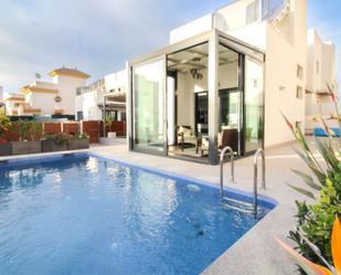 Swimming pool of House or chalet for sale in Torrevieja  with Air Conditioner, Heating and Private garden