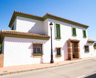 Vista exterior de Casa o xalet en venda en Benahavís amb Terrassa i Balcó