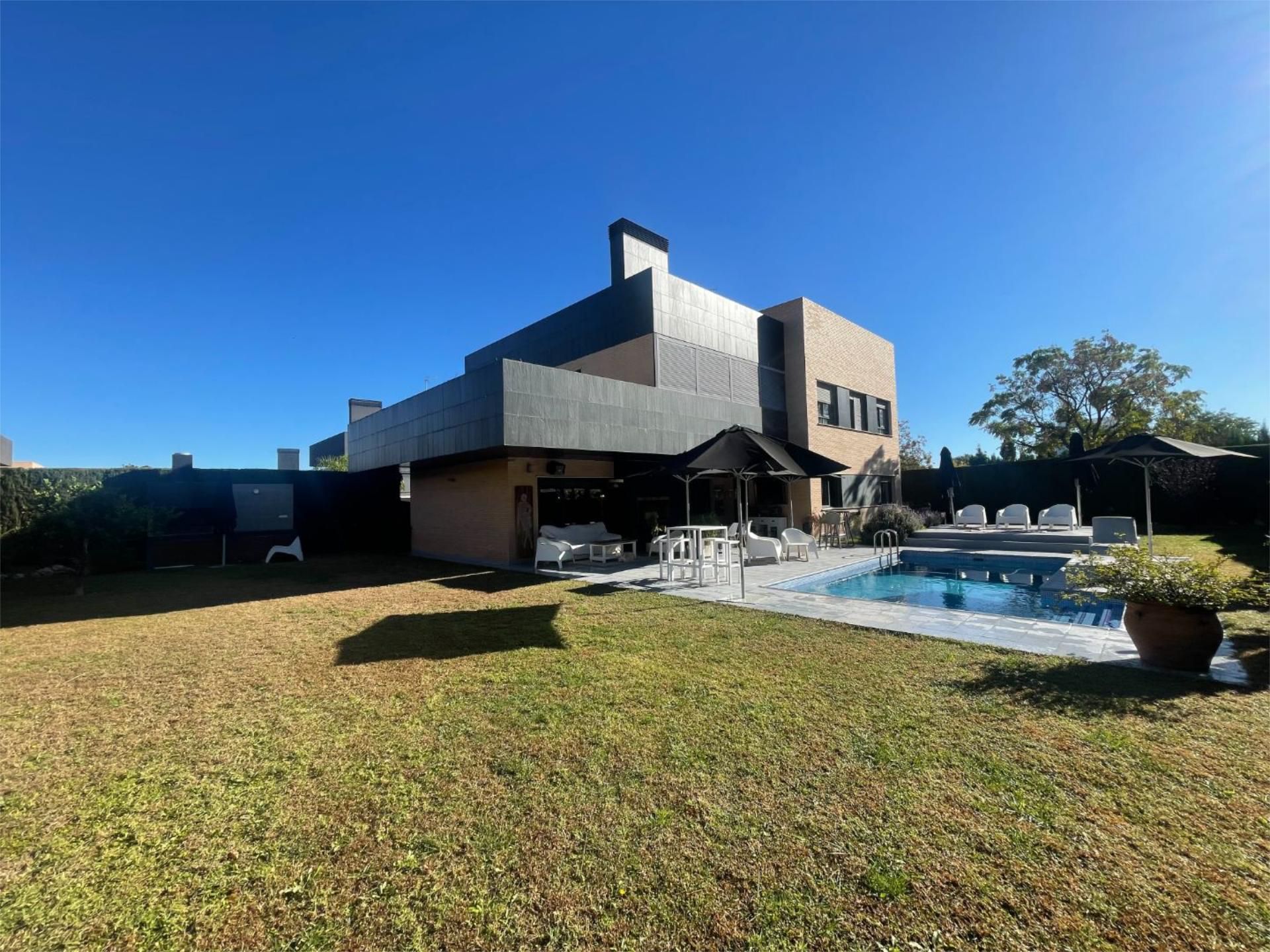 Exterior view of House or chalet for sale in Bétera  with Air Conditioner, Terrace and Swimming Pool