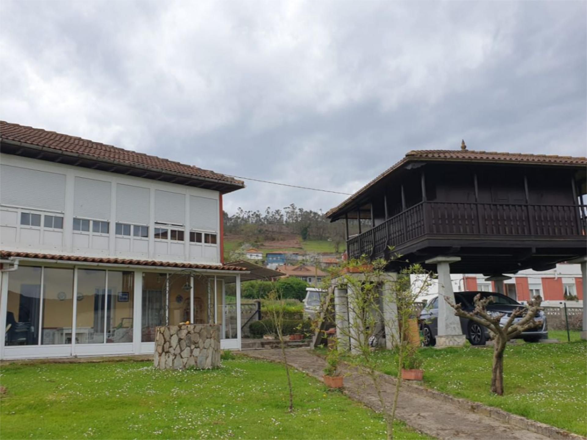 Exterior view of House or chalet for sale in Pravia  with Terrace and Balcony