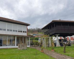 Vista exterior de Casa o xalet en venda en Pravia amb Terrassa i Balcó