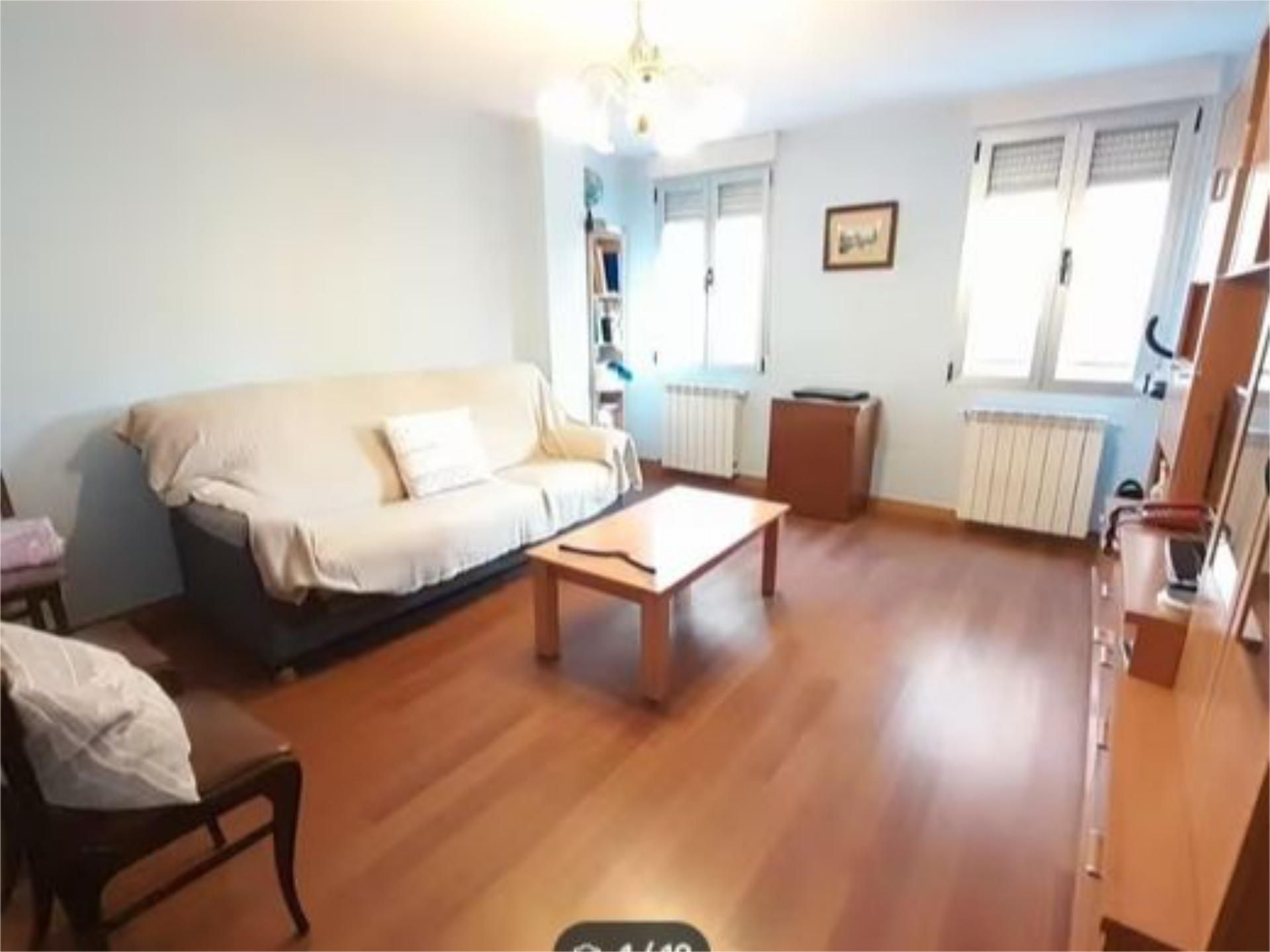 Sala de estar de Piso en venta en Derio con Calefacción, Parquet y Amueblado
