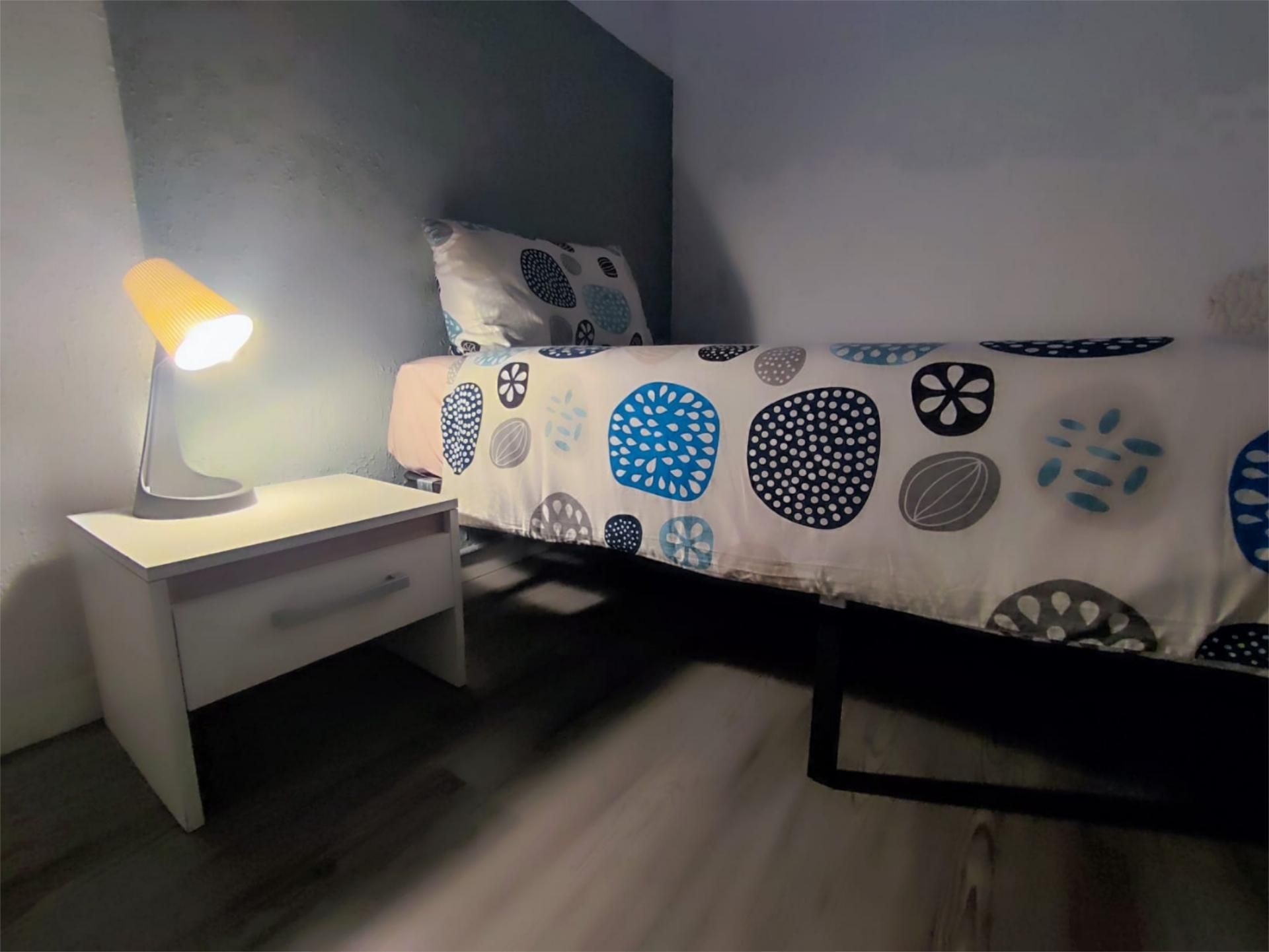 Bedroom of Flat to share in Sabadell  with Air Conditioner, Heating and Parquet flooring