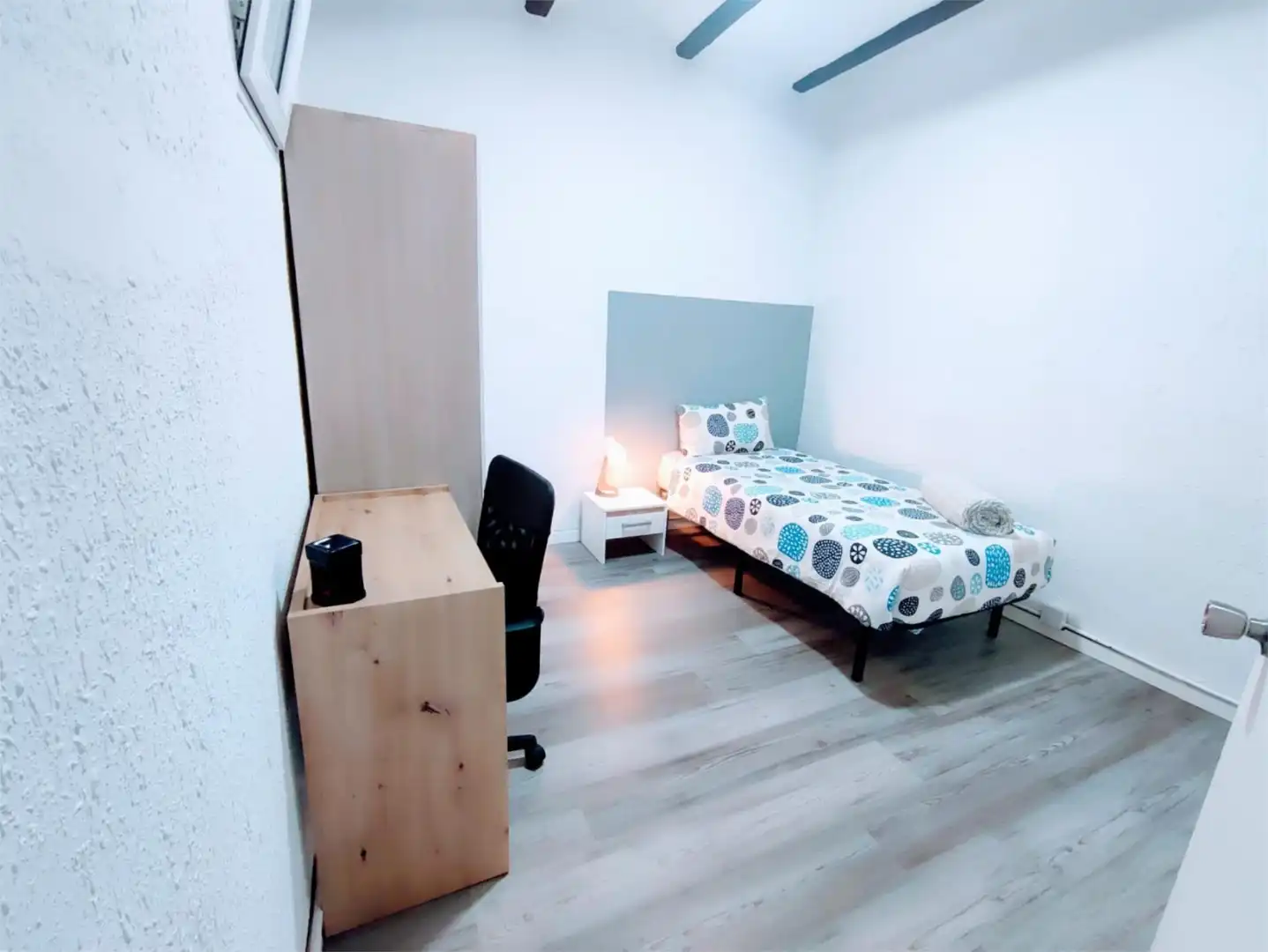 Room in Carrer d'Antoni Forrellad, 60, Can Puiggener Bedroom of Flat for share in Sabadell with Air Conditioner, Heating and Parquet flooring