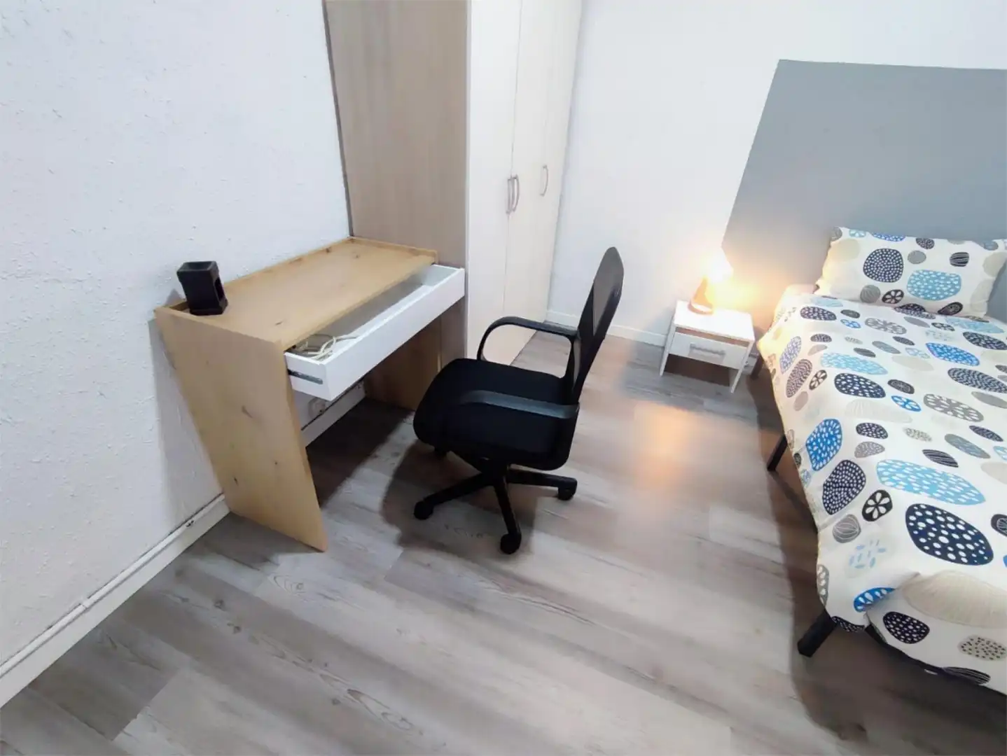 Room in Carrer d'Antoni Forrellad, 60, Can Puiggener Bedroom of Flat for share in Sabadell with Air Conditioner, Heating and Parquet flooring