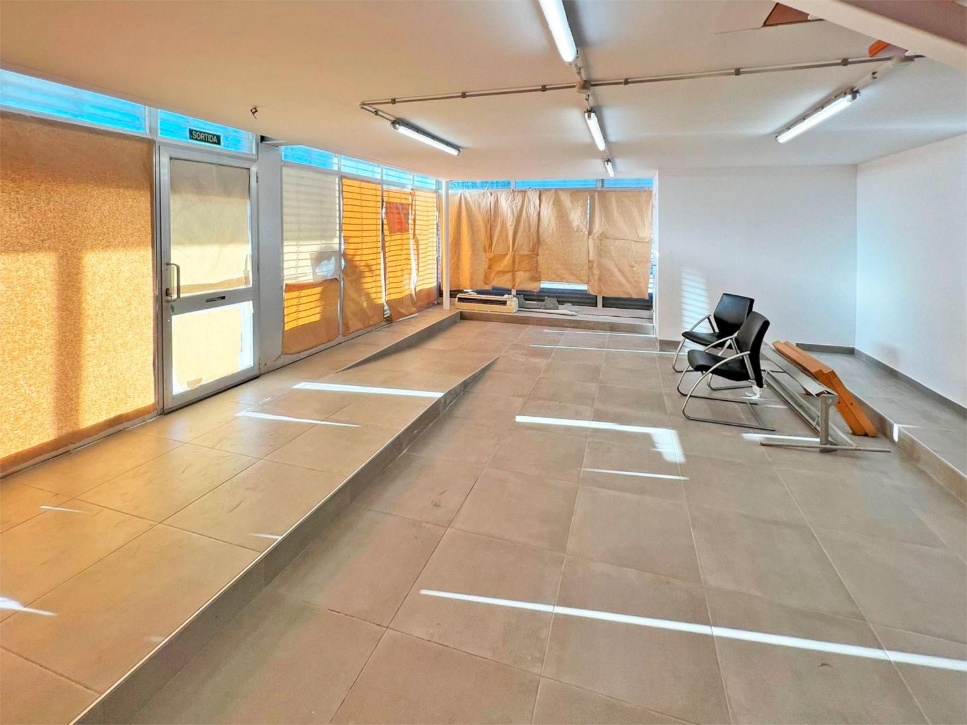 Premises for sale in Roses  with Air Conditioner, Parquet flooring and Furnished