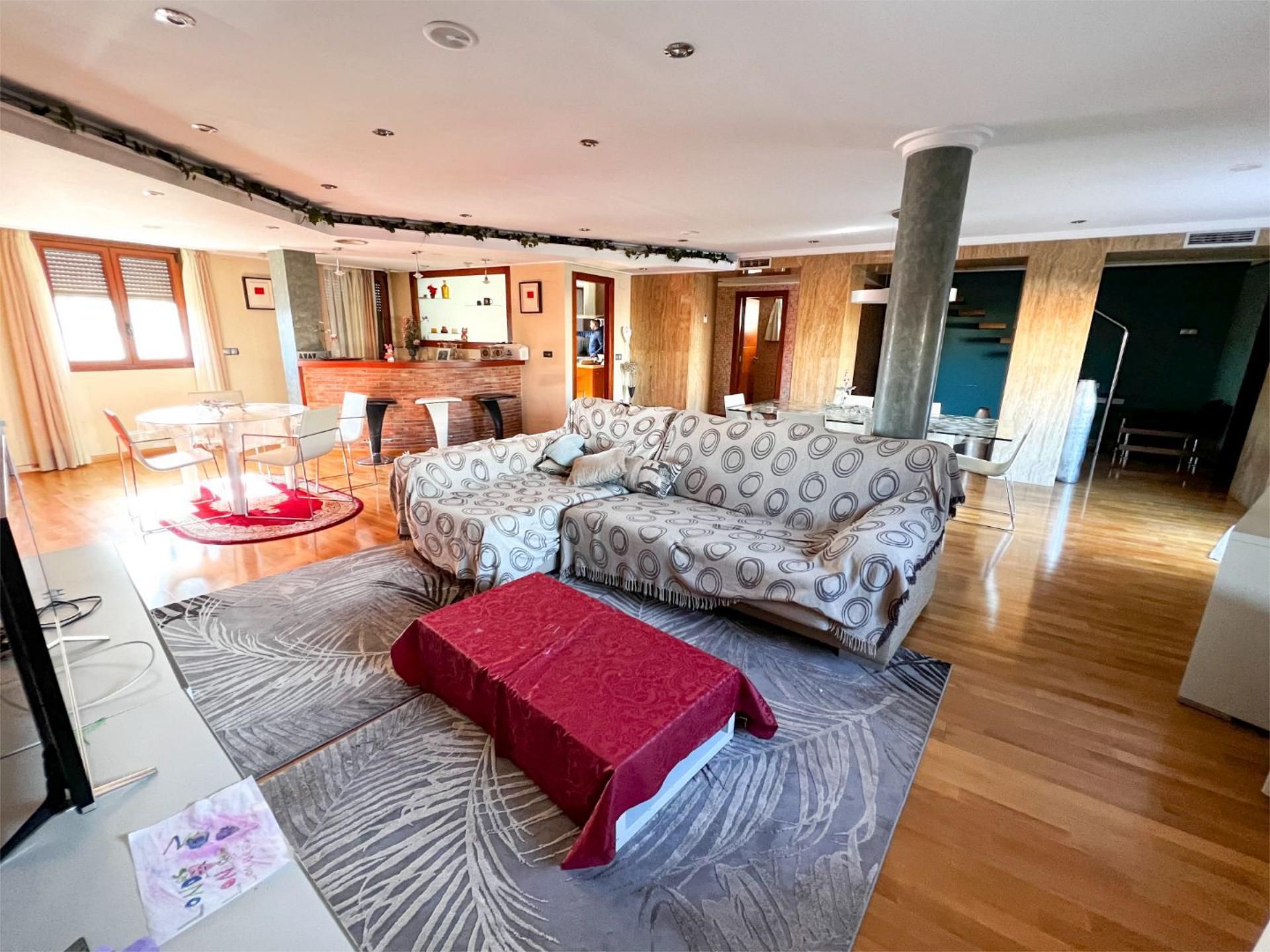Sala d'estar de Dúplex en venda en L'Alcora amb Aire condicionat, Parquet i Terrassa