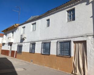 Vista exterior de Casa adosada en venda en Campotéjar amb Aire condicionat