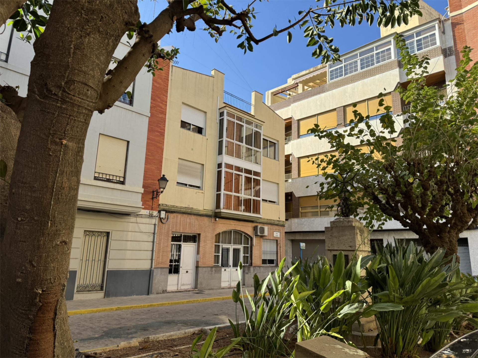 Vista exterior de Pis en venda en Sagunto / Sagunt amb Aire condicionat, Calefacció i Terrassa