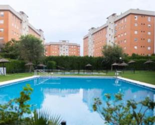 Swimming pool of Flat for sale in  Sevilla Capital  with Air Conditioner, Terrace and Swimming Pool