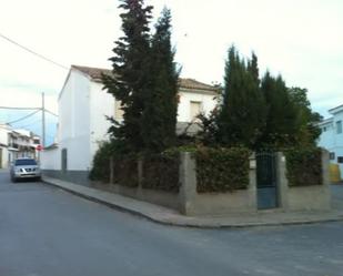 Vista exterior de Casa o xalet en venda en Peal de Becerro amb Jardí privat, Terrassa i Traster