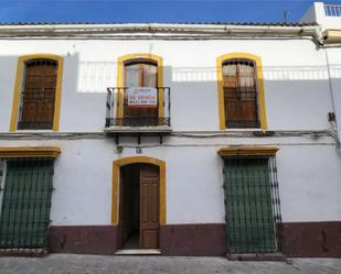 Vista exterior de Casa adosada en venda en Las Cabezas de San Juan amb Terrassa i Balcó