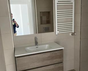 Bathroom of Flat for sale in Cornellà de Llobregat  with Heating, Parquet flooring and Terrace