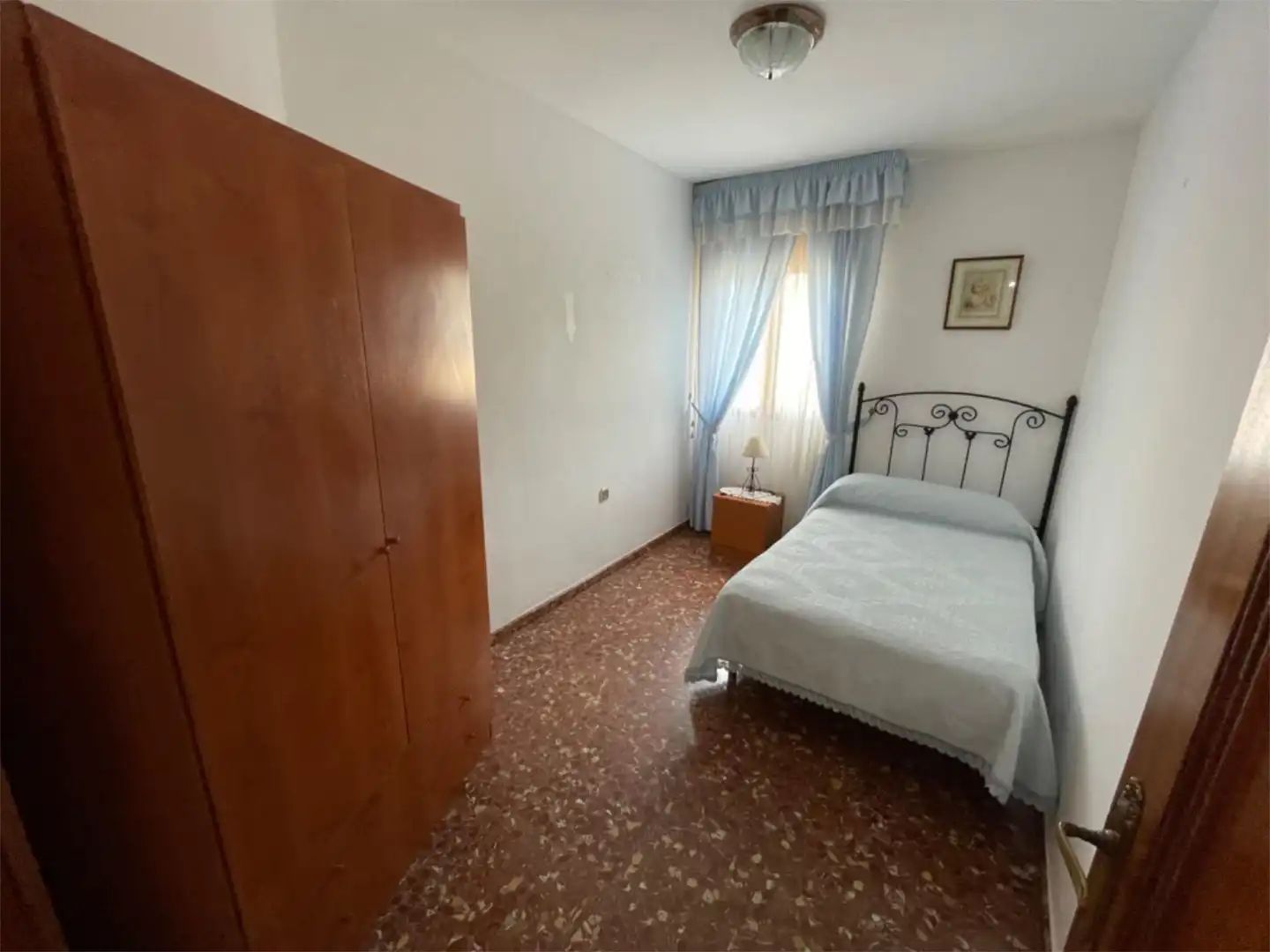 Wohnung zum Verkauf in Barriada Paz, 9, Montefrío Schlafzimmer von Wohnung zum Verkauf in Montefrío mit Klimaanlage, Terrasse und Balkon