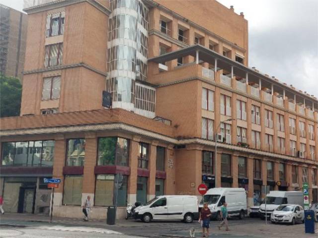 Garaje en Alquiler en Calle Maese Farfán, 24 en La Calzada - La Florida