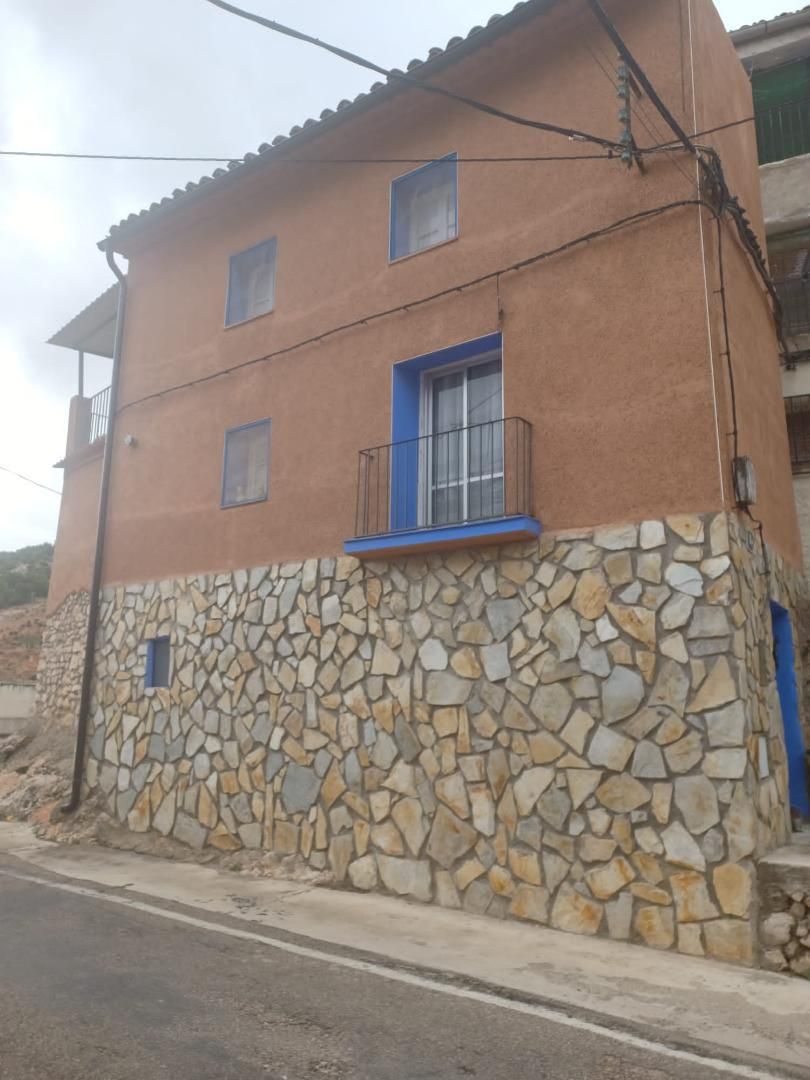 Vista exterior de Pis en venda en Embid de Ariza amb Calefacció, Terrassa i Traster