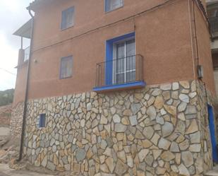Vista exterior de Pis en venda en Embid de Ariza amb Terrassa i Balcó
