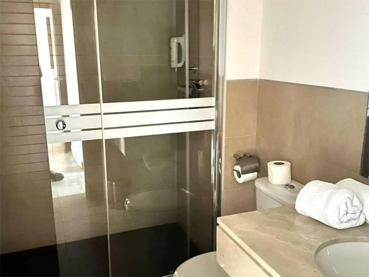 Wohnung zur Miete in Ronda del Mediodía, 3, Centro Badezimmer von Wohnung zur Miete in Fuente Álamo de Murcia mit Klimaanlage, Heizung und Terrasse