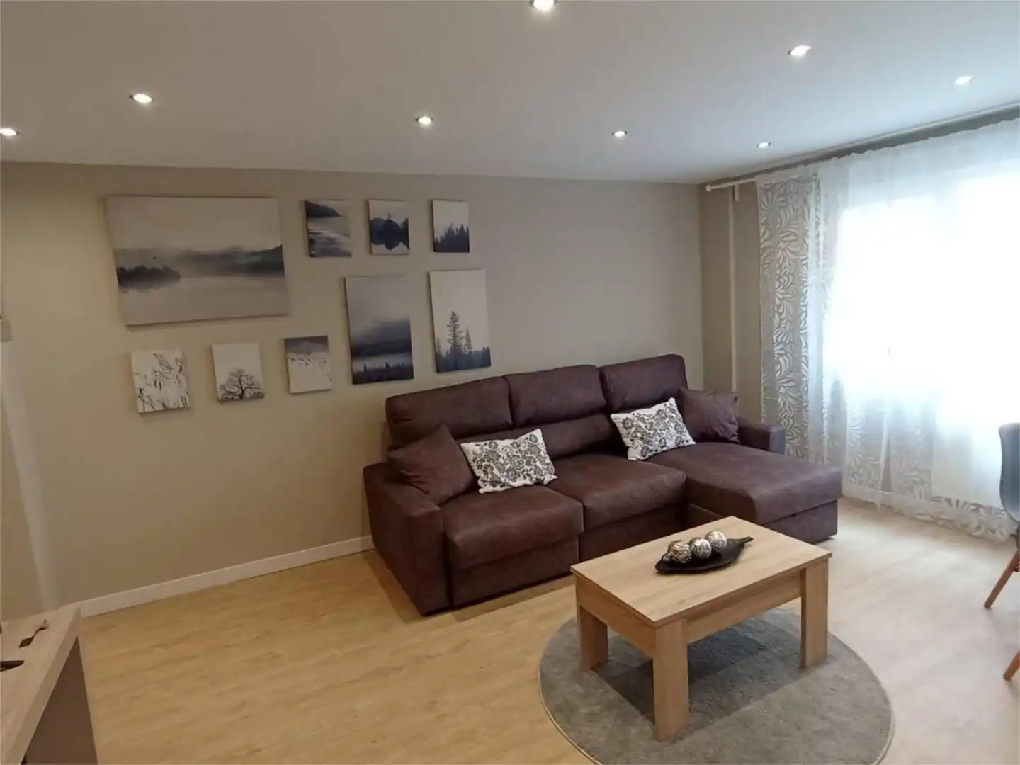Wohnzimmer von Wohnungen zur Miete in Oviedo 