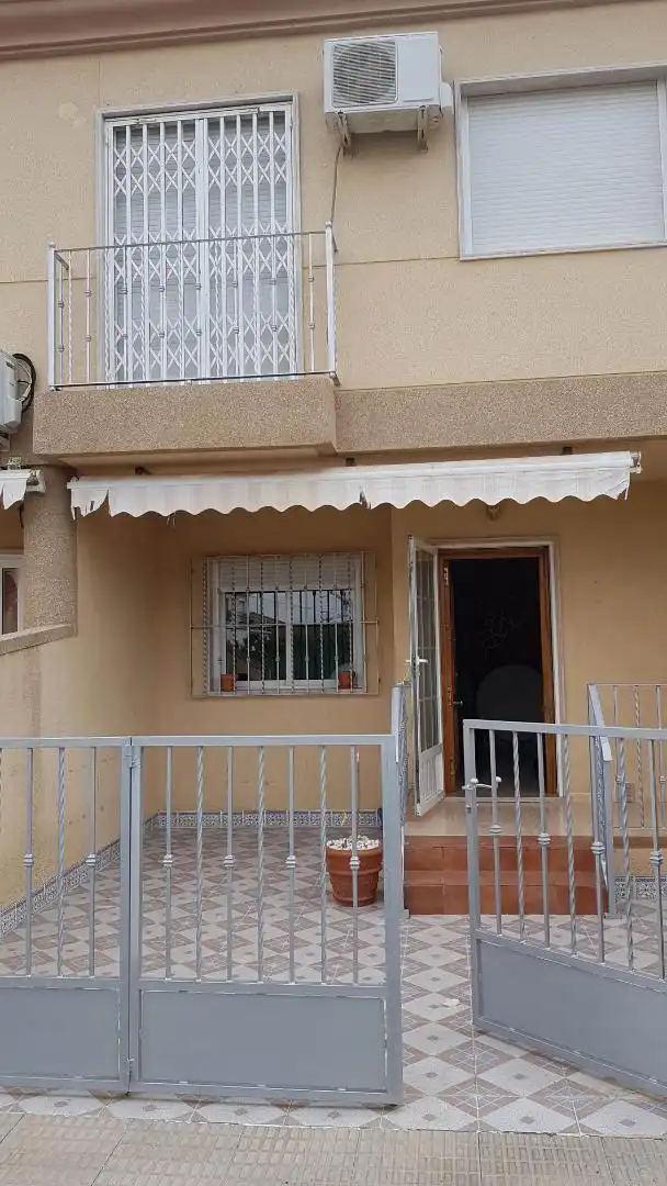 Vista exterior de Piso en venta en San Pedro del Pinatar con Aire acondicionado, Terraza y Horno