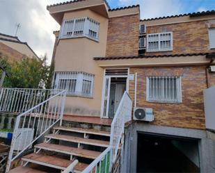 Vista exterior de Casa o xalet en venda en Ugena amb Aire condicionat, Terrassa i Piscina
