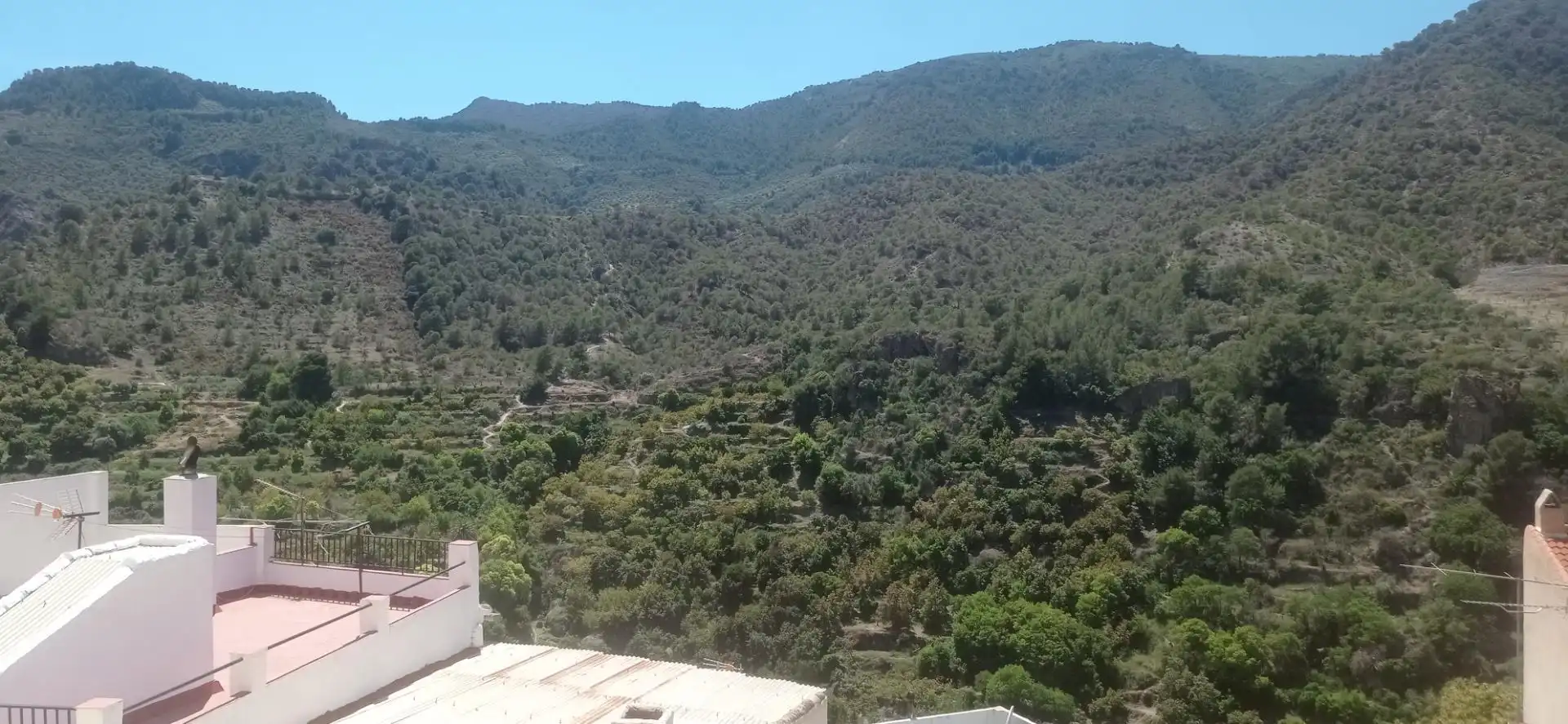 Außenansicht von Erdgeschoss zum Verkauf in Los Guajares mit Terrasse