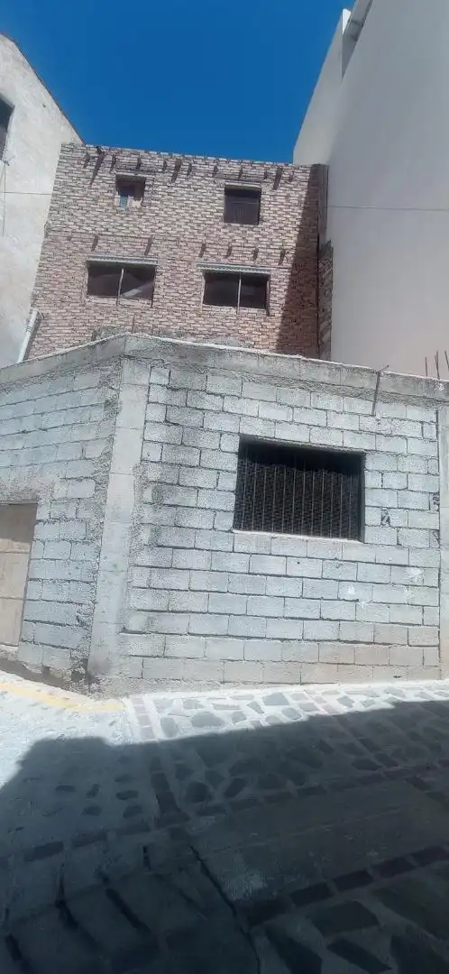 Außenansicht von Erdgeschoss zum Verkauf in Los Guajares mit Terrasse